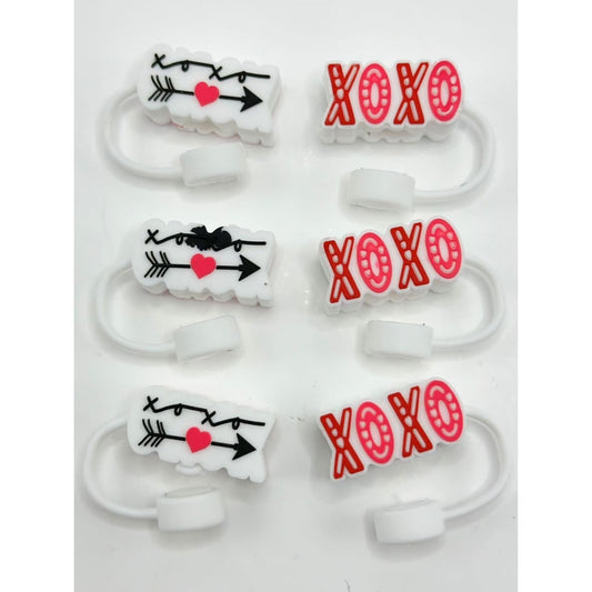 XO An Arrow Crosses A Heart Food Grade Cup Tumbler Silicone Straw Topper