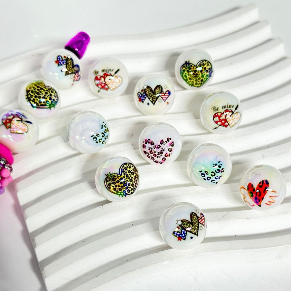 UV Finish Jaguar Prints Hearts Arrow Be Mine White Round Acrylic Beads, Random Mix, 16MM