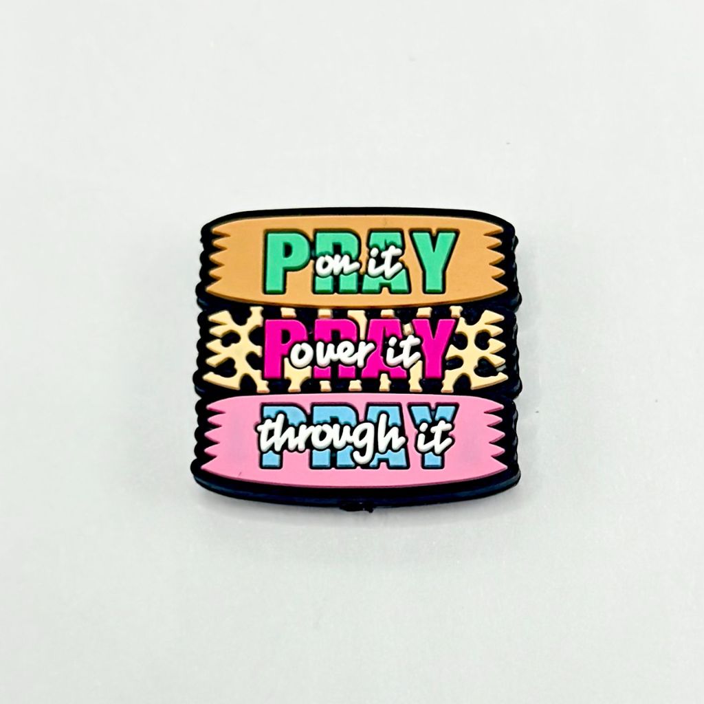 カラフルなジャガープリントの文字「Pray Over It Through It」シリコンフォーカルビーズ