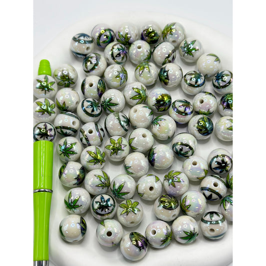 White UV Coating Acrylic Beads with Green Leaves, Random Mix, 16MM